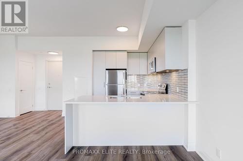 Ph05 - 101 Cathedral High Street, Markham, ON - Indoor Photo Showing Kitchen With Upgraded Kitchen