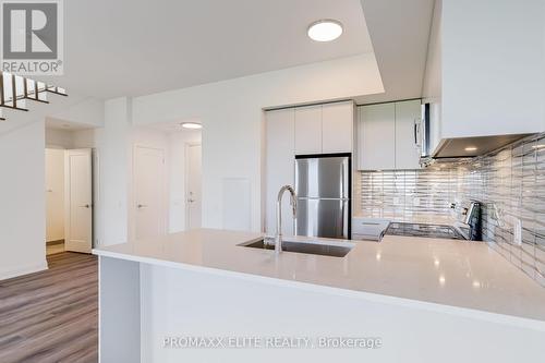 Ph05 - 101 Cathedral High Street, Markham, ON - Indoor Photo Showing Kitchen With Upgraded Kitchen