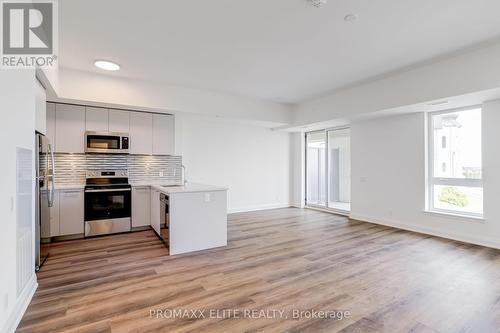 Ph05 - 101 Cathedral High Street, Markham, ON - Indoor Photo Showing Kitchen With Upgraded Kitchen