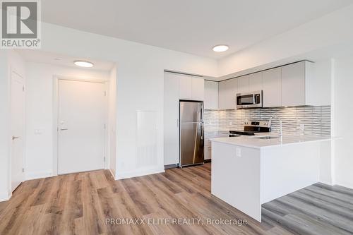 Ph05 - 101 Cathedral High Street, Markham, ON - Indoor Photo Showing Kitchen With Upgraded Kitchen