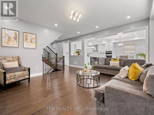 1406 Lawson Street, Innisfil, ON - Indoor Photo Showing Living Room