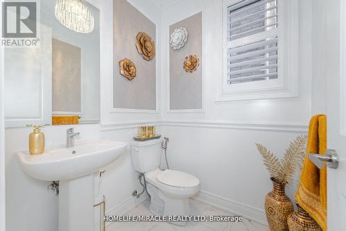 27 Balsdon Hollow, East Gwillimbury, ON - Indoor Photo Showing Bathroom