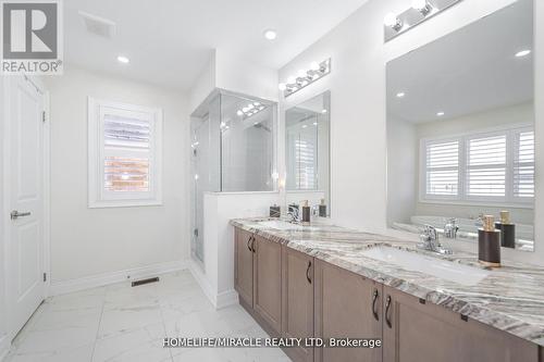 27 Balsdon Hollow, East Gwillimbury, ON - Indoor Photo Showing Bathroom