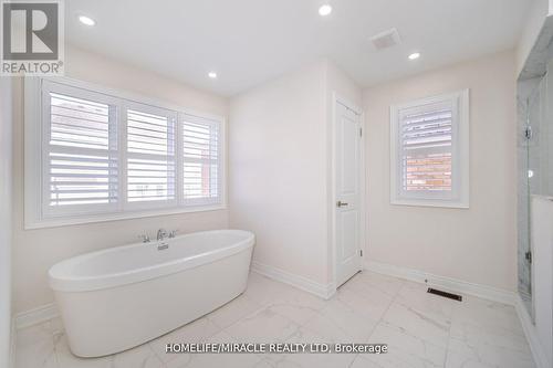 27 Balsdon Hollow, East Gwillimbury, ON - Indoor Photo Showing Bathroom