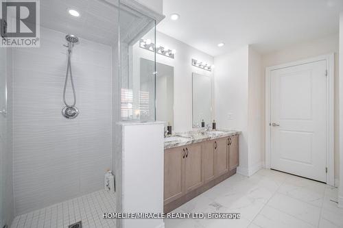 27 Balsdon Hollow, East Gwillimbury, ON - Indoor Photo Showing Bathroom