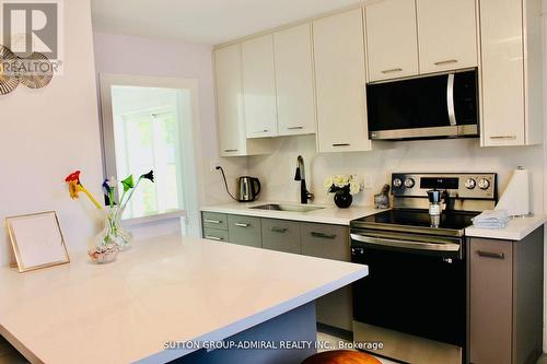 8 South Street W, Orillia, ON - Indoor Photo Showing Kitchen