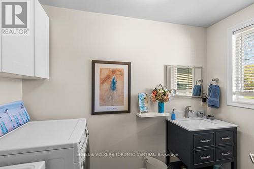 101 Market Street, Collingwood, ON - Indoor Photo Showing Laundry Room