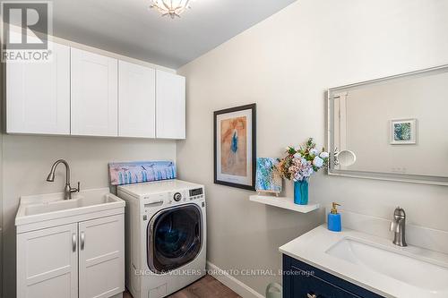 101 Market Street, Collingwood, ON - Indoor Photo Showing Laundry Room