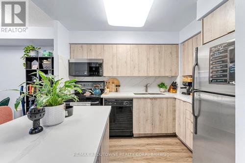 1223 - 3888 Duke Of York Boulevard, Mississauga, ON - Indoor Photo Showing Kitchen