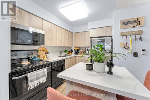 1223 - 3888 Duke Of York Boulevard, Mississauga, ON - Indoor Photo Showing Kitchen