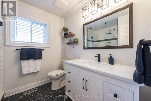 5 Cochrane Avenue, Brampton, ON - Indoor Photo Showing Bathroom