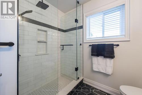 5 Cochrane Avenue, Brampton, ON - Indoor Photo Showing Bathroom