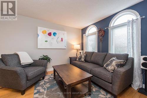 5 Cochrane Avenue, Brampton, ON - Indoor Photo Showing Living Room