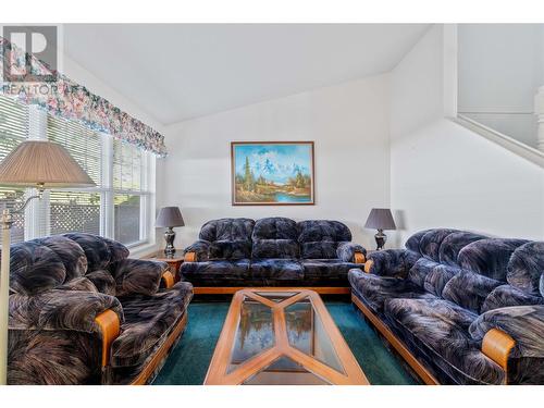 3485 Rosedale Avenue Unit# 6, Armstrong, BC - Indoor Photo Showing Living Room