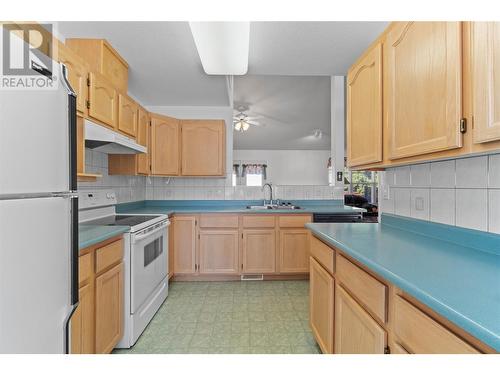 3485 Rosedale Avenue Unit# 6, Armstrong, BC - Indoor Photo Showing Kitchen With Double Sink