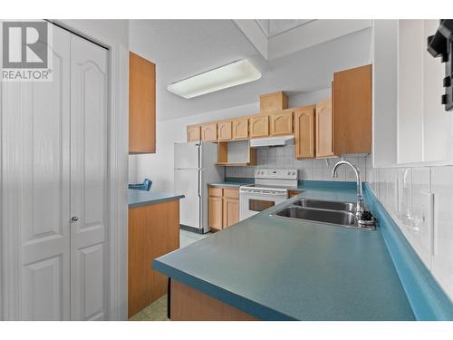 3485 Rosedale Avenue Unit# 6, Armstrong, BC - Indoor Photo Showing Kitchen With Double Sink