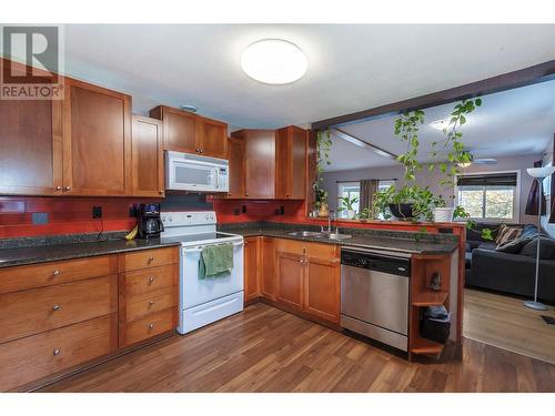 1700 25 Avenue, Vernon, BC - Indoor Photo Showing Kitchen