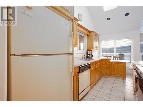 9611 Kilkenny Place, Fintry, BC - Indoor Photo Showing Kitchen