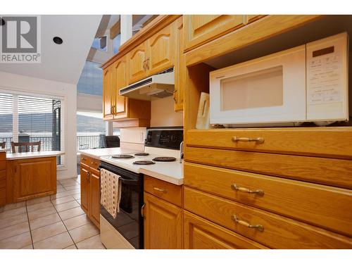 9611 Kilkenny Place, Fintry, BC - Indoor Photo Showing Kitchen