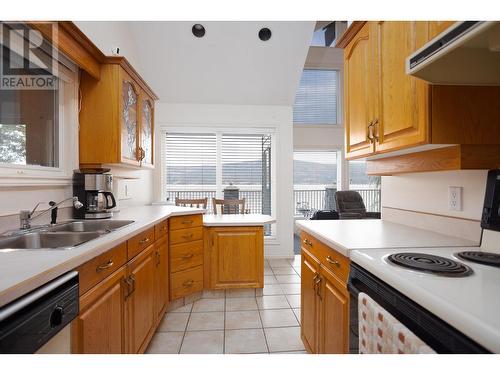 9611 Kilkenny Place, Fintry, BC - Indoor Photo Showing Kitchen With Double Sink