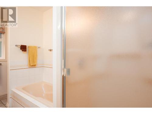 9611 Kilkenny Place, Fintry, BC - Indoor Photo Showing Bathroom