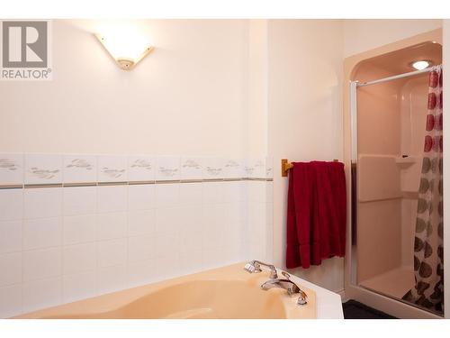 9611 Kilkenny Place, Fintry, BC - Indoor Photo Showing Bathroom