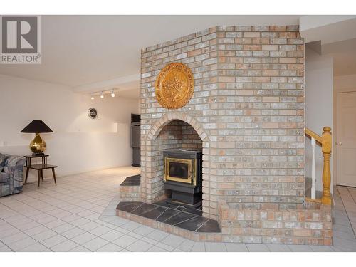 9611 Kilkenny Place, Fintry, BC - Indoor With Fireplace