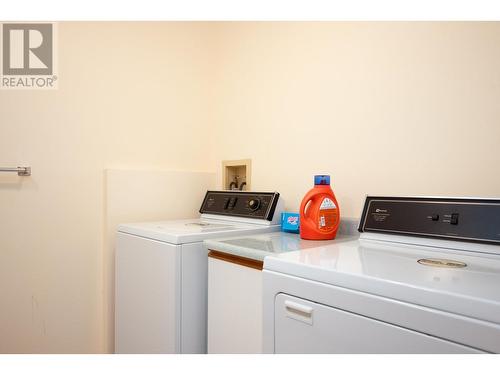 9611 Kilkenny Place, Fintry, BC - Indoor Photo Showing Laundry Room