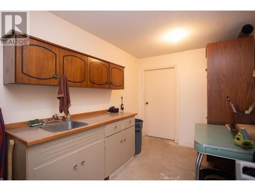 9611 Kilkenny Place, Fintry, BC - Indoor Photo Showing Kitchen