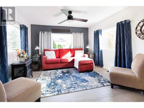 7011 Taft Drive, Prince George, BC - Indoor Photo Showing Living Room