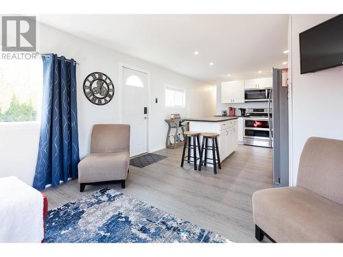 7011 Taft Drive, Prince George, BC - Indoor Photo Showing Living Room