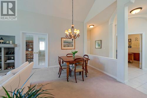 4020 Gallaghers Terrace, Kelowna, BC - Indoor Photo Showing Dining Room