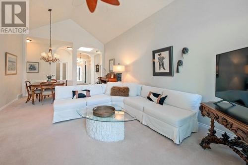 4020 Gallaghers Terrace, Kelowna, BC - Indoor Photo Showing Living Room