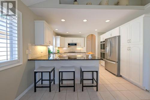 4020 Gallaghers Terrace, Kelowna, BC - Indoor Photo Showing Kitchen With Upgraded Kitchen