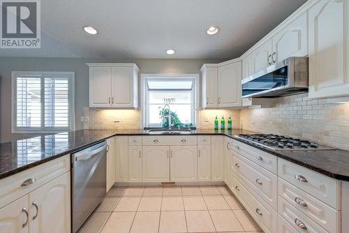 4020 Gallaghers Terrace, Kelowna, BC - Indoor Photo Showing Kitchen With Upgraded Kitchen