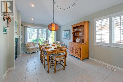 4020 Gallaghers Terrace, Kelowna, BC - Indoor Photo Showing Dining Room