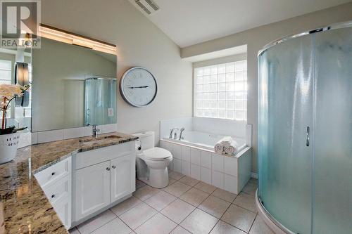 4020 Gallaghers Terrace, Kelowna, BC - Indoor Photo Showing Bathroom