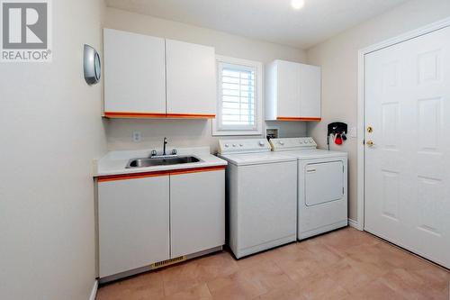 4020 Gallaghers Terrace, Kelowna, BC - Indoor Photo Showing Laundry Room