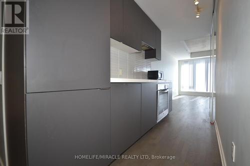 518 - 60 Colborne Street, Toronto, ON - Indoor Photo Showing Kitchen