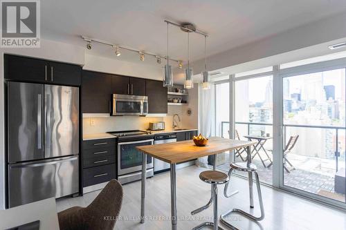 1612 - 400 Adelaide Street E, Toronto, ON - Indoor Photo Showing Kitchen With Upgraded Kitchen