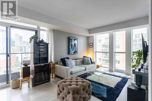 1612 - 400 Adelaide Street E, Toronto, ON - Indoor Photo Showing Living Room