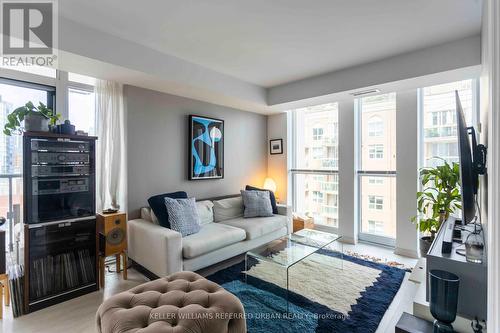 1612 - 400 Adelaide Street E, Toronto, ON - Indoor Photo Showing Living Room