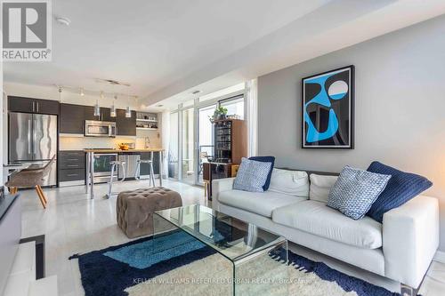 1612 - 400 Adelaide Street E, Toronto, ON - Indoor Photo Showing Living Room