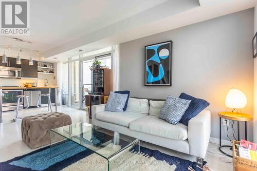 1612 - 400 Adelaide Street E, Toronto, ON - Indoor Photo Showing Living Room