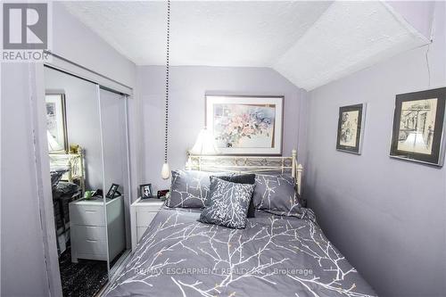 585 John Street N, Hamilton, ON - Indoor Photo Showing Bedroom