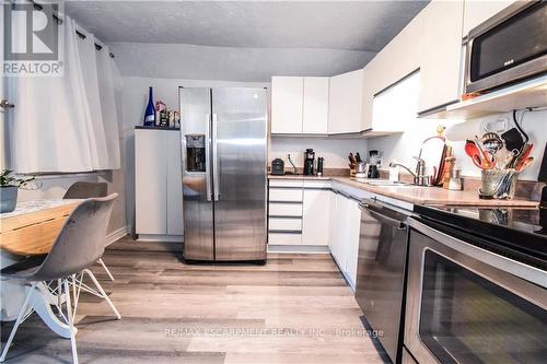 585 John Street N, Hamilton, ON - Indoor Photo Showing Kitchen