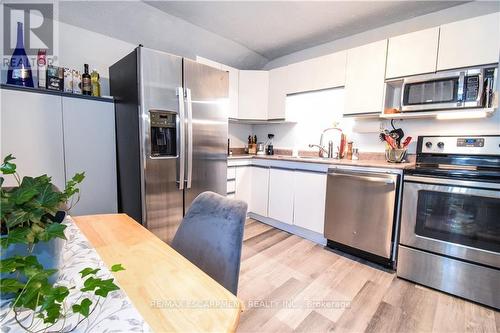 585 John Street N, Hamilton, ON - Indoor Photo Showing Kitchen