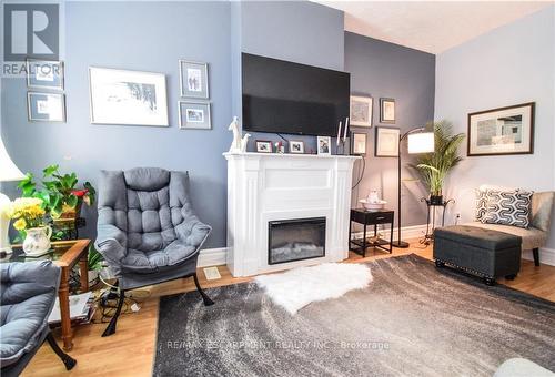 585 John Street N, Hamilton, ON - Indoor Photo Showing Living Room With Fireplace