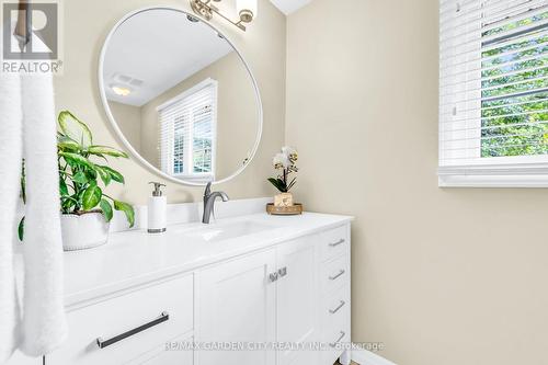 31 Governor'S Road, Grimsby, ON - Indoor Photo Showing Bathroom