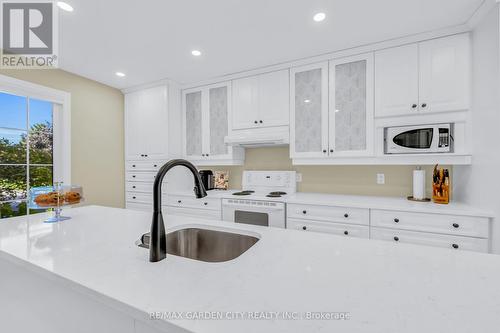 31 Governor'S Road, Grimsby, ON - Indoor Photo Showing Kitchen